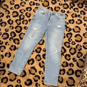 Stetchy light-wash skinny jean